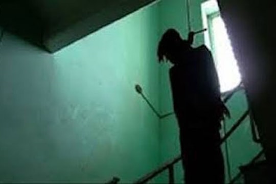 Phó giám đốc bệnh viện huyện Đức Thọ treo cổ tại nhà riêng