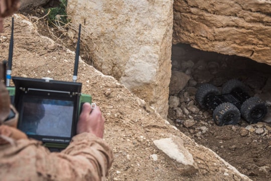 Công binh Nga vô hiệu hóa hơn 340 vật thể nổ ở Lào