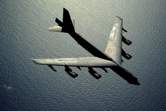 Máy bay ném bom B-52 của Mỹ “nắn gân” Nga ngay trên khu vực biên giới