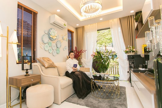 Nhật Kim Anh khoe nội thất sang trọng trong biệt thự triệu đô