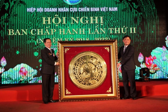 Hiệp hội Doanh nhân cựu chiến binh tặng 32 căn nhà tình nghĩa ở Nghệ An