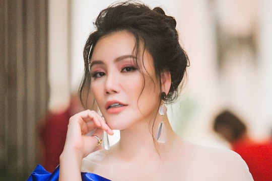 Hồ Quỳnh Hương trở lại sân khấu sau thời gian vắng bóng