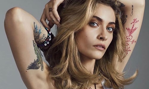 Phong cách mặc hoang dại của con gái Michael Jackson