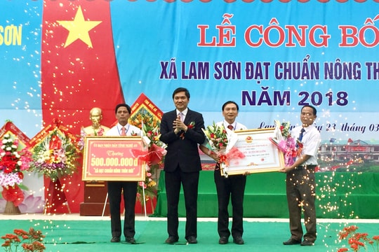 Xã Lam Sơn (Đô Lương) đón Bằng công nhận đạt chuẩn Nông thôn mới