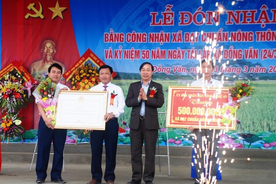 Xã Đồng Văn (Thanh Chương) đón Bằng công nhận đạt chuẩn Nông thôn mới