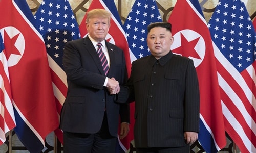 Trump rút lệnh trừng phạt mới với Triều Tiên vì "quý mến Kim Jong-un"
