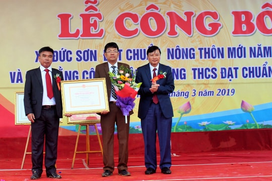 Đức Sơn đón Bằng công nhận xã đạt chuẩn nông thôn mới