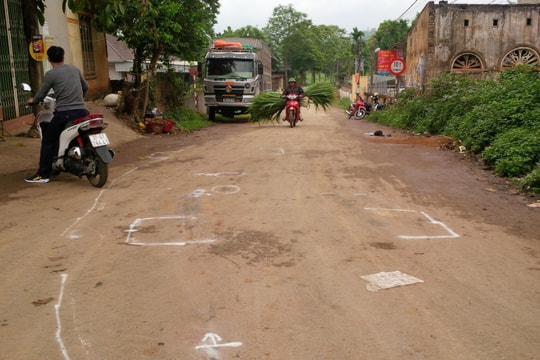 Một học sinh Nghệ An tử vong sau khi xe tải va chạm với xe đạp điện