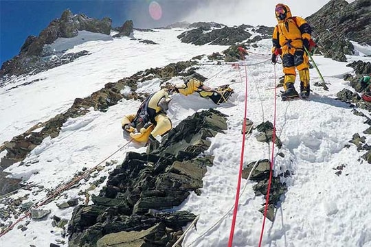 Băng tan, ngoài xác người lộ ra, thế giới còn đối mặt với hiểm họa đáng sợ hơn