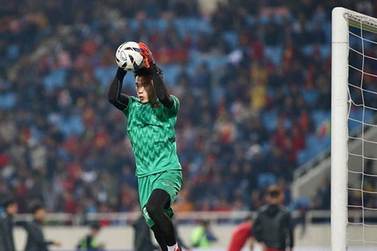 Xem lại sai lầm ngớ ngẩn của Thủ môn Bùi Tiến Dũng trước U23 Indonesia