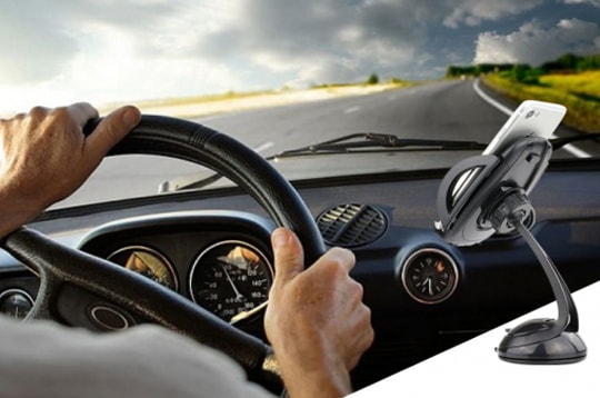 Sai lầm nguy hiểm thường gặp khi cầm vô lăng ô tô