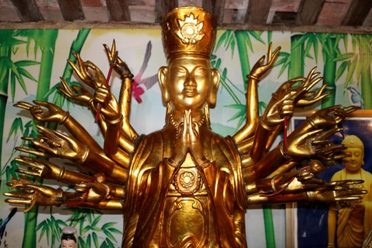 Chiêm ngưỡng tượng Phật 22 tay độc đáo ở Nghệ An