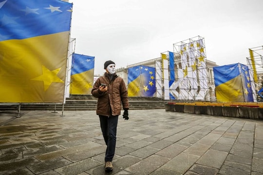 Chính quyền tổng thống Ukraine Poroshenko lo lắng bị mất tài liệu bí mật