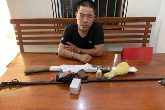 Núp bóng xưởng cưa, gã đàn ông mua bán vũ khí nóng sa lưới