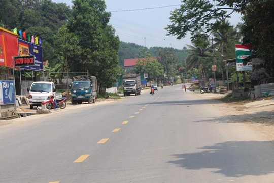 Người dân huyện miền núi Nghệ An hiến hàng nghìn mét vuông đất mở rộng Quốc lộ