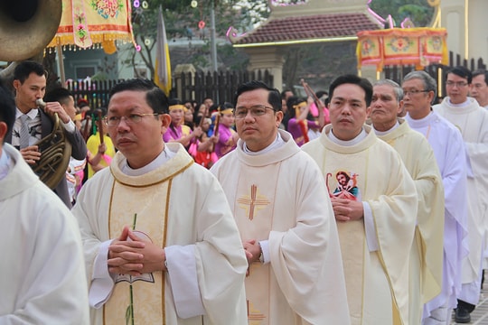 Ý nghĩa về màu áo của linh mục Công giáo mặc ở các dịp lễ trong năm