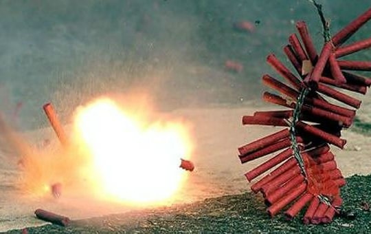 Lĩnh 7 tháng tù vì đốt pháo tại nhà văn hóa khối