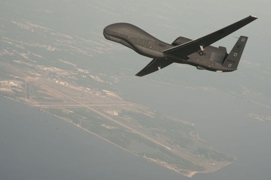 Máy bay không người lái của Mỹ do thám bờ biển Crimea