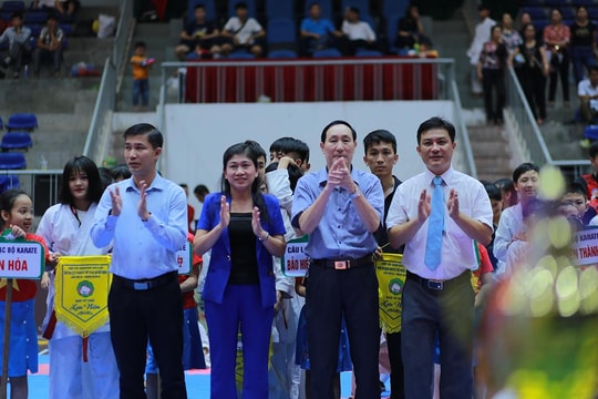 Hàng trăm võ sĩ Nghệ An tranh tài với Thái Lan, Lào tại Giải Karate trẻ