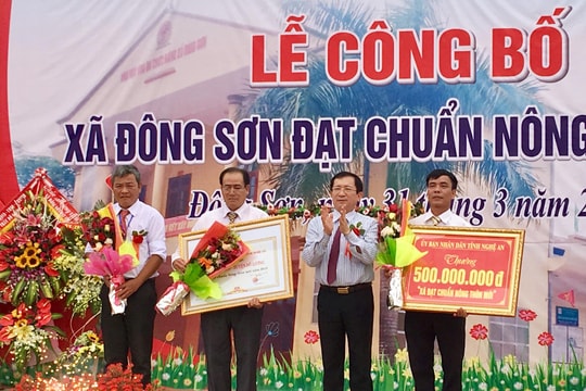 Xã Đông Sơn (Đô Lương) đón Bằng công nhận xã đạt chuẩn Nông thôn mới