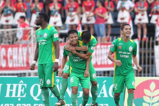 Cựu tiền đạo SLNA chính thức khoác áo CLB BĐ Huế