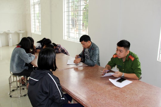 Buộc nghỉ học một tuần với 4 nữ sinh trong vụ đánh hội đồng 