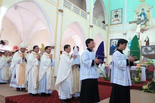 Ý nghĩa lễ Truyền Dầu của Giáo hội Công giáo