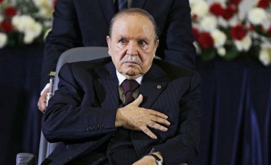 Tổng thống Algeria 82 tuổi từ chức sau 20 năm cầm quyền 