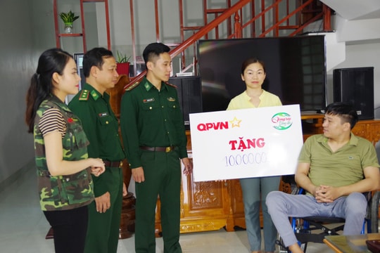 Chương trình “Vòng tay đồng đội” tặng quà gia đình Đại úy Nguyễn Đình Tài