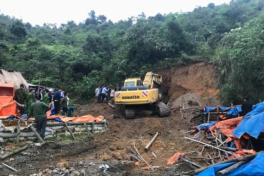 Nghệ An: Bùn đất vùi lấp 2 người phụ nữ khi đang mót quặng thiếc