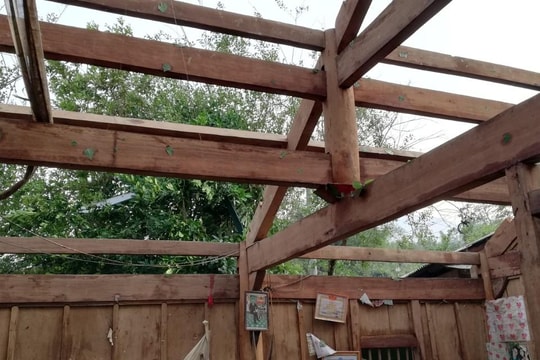 Mưa đá, lốc xoáy ở huyện biên giới Nghệ An