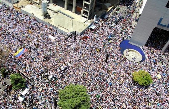 Chính phủ và phe đối lập ở Venezuela tổ chức biểu tình trên cả nước