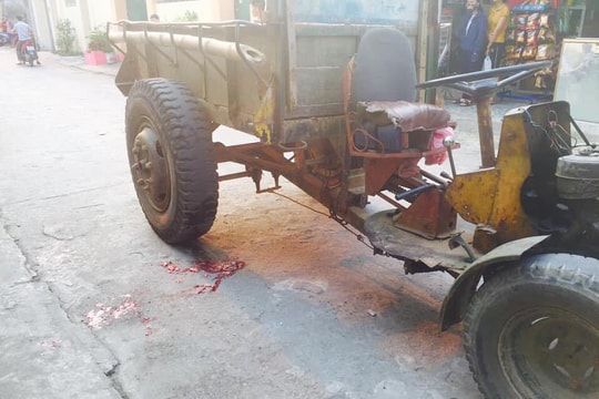 Cháu bé 4 tuổi ở Nghệ An bị xe công nông tông chết