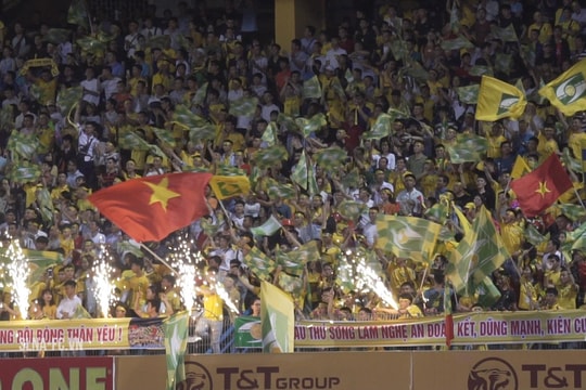 Hình ảnh cuồng nhiệt của CĐV xứ Nghệ trận Hà Nội - Sông Lam Nghệ An
