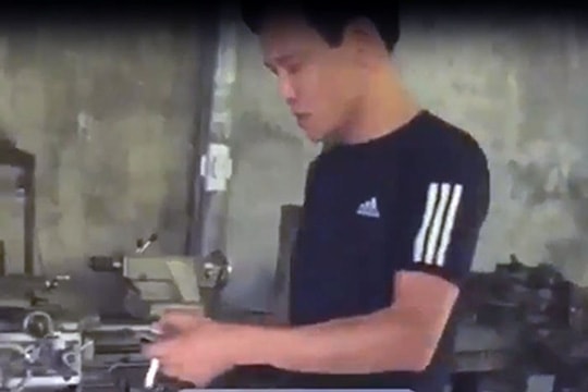 Bắt khẩn cấp con nợ đánh bầm dập 3 người đi đòi nợ thuê, bắt quỳ xin lỗi