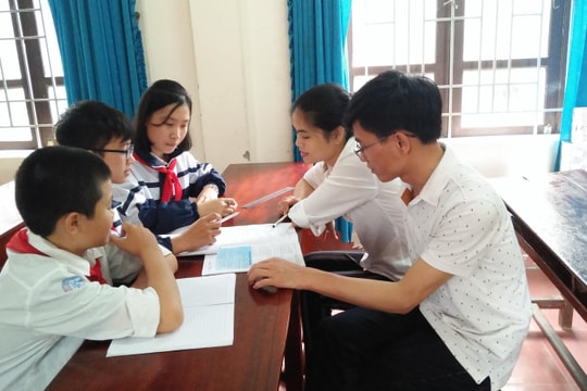 Nghị lực vượt khó của 3 học sinh đạt Huy chương Bạc giải Toán bằng Tiếng Anh