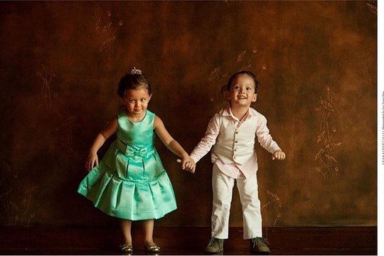 Những khoảnh khắc “ngọt lịm” của cặp song sinh nhà ca sĩ Hồng Nhung