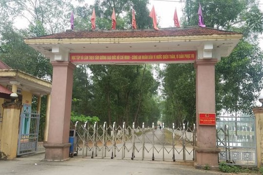  Đình chỉ công tác đại úy công an trong vụ phạm nhân bị bạn tù đâm chết