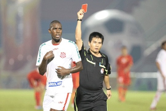 Chuyện lạ V.League