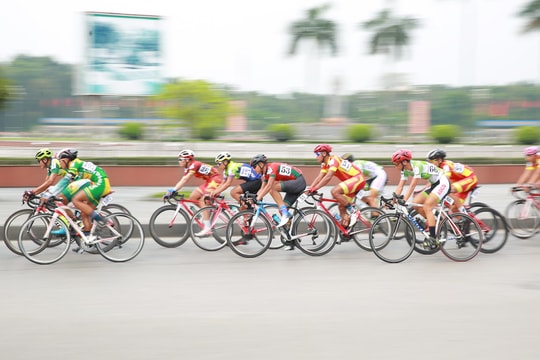 Khai mạc Giải Đua xe đạp “Non sông liền một dải” tại TP Vinh