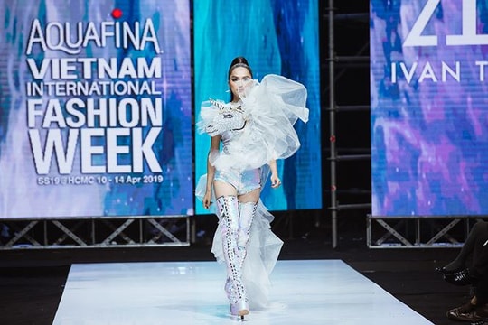 Choáng với mức cát-xê “khủng” của Hương Giang ở vị trí vedette