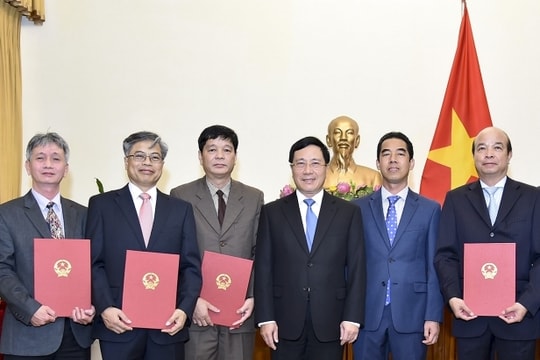 Trao quyết định bổ nhiệm 4 Tổng Lãnh sự