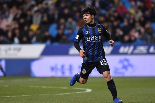 Incheon United lại làm điều chưa từng có vì Công Phượng; M.U hưởng penalty nhiều nhất Ngoại hạng Anh