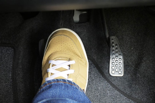 Cách đạp ga ô tô “chuẩn” giúp tiết kiệm xăng