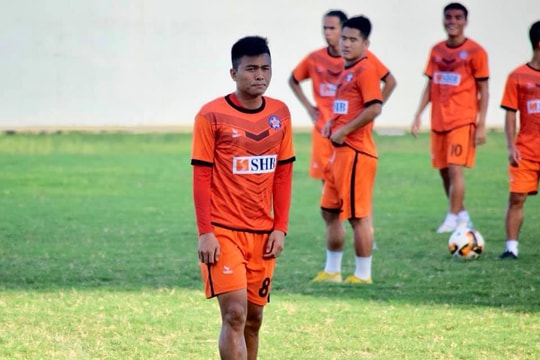 Trung vệ  Hùng xà ngang: Sẽ rất vui nhưng không ăn mừng nếu ghi bàn vào lưới SLNA