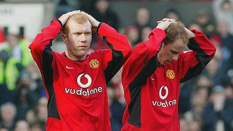 2 huyền thoại M.U bị bắt trong ngày đội bóng đại bại trước Barca; Pháp điều tra trận đấu ở Ligue 1 