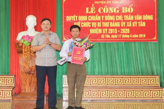 Ban Thường vụ Huyện ủy Tân Kỳ công bố quyết định chuẩn y Bí thư Đảng ủy xã 