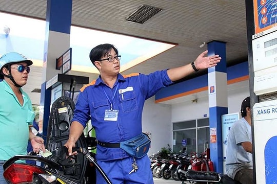 Xăng tiếp tục tăng giá mạnh hơn 1.000 đồng/lít