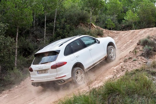 6 dấu hiệu cảnh báo ô tô của bạn đang “già yếu“