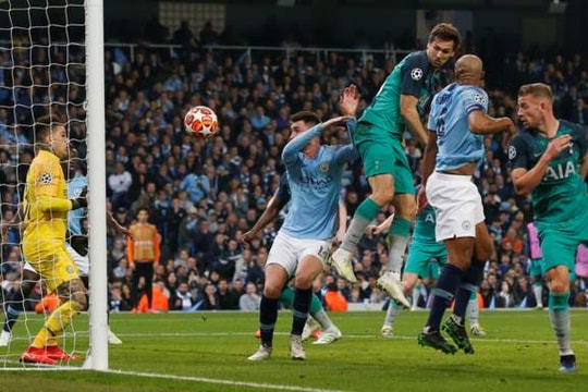 Manchester City 4 - 3 Tottenham: Son ghi 2 bàn, VAR cứu giúp gà trống